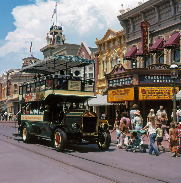 http://www.bigfloridacountry.com/disney/mk/Omni-Bus%20Rolls%20Past%20Cinema.jpg